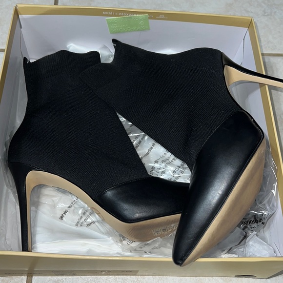 MICHAEL MICHAEL KORS
Vicky Dress Booties - Picture 2 of 8